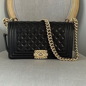 Black quilted shoulder bag